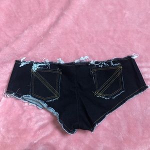 Jean booty shorts
